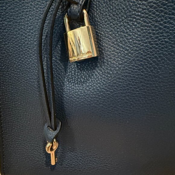 AUTH Marc Jacobs Mini Grind Tote Navy Pebbled Leather w/ Lock/Key Charms & COA - Picture 4 of 13